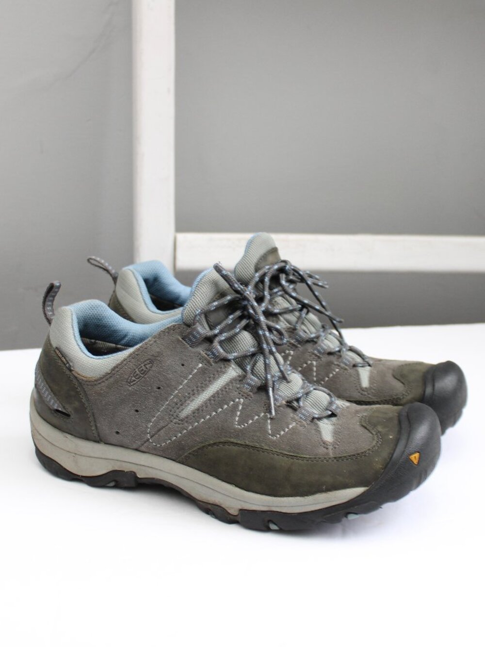 KEEN Utility Outdoor Susanville Low Hiking Lace-Up Shoes Gray Blue Women's sz 11